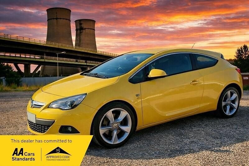 Used Vauxhall Astra GTC SRi 130 HP (95 kW) 2012 Yellow Hatchback