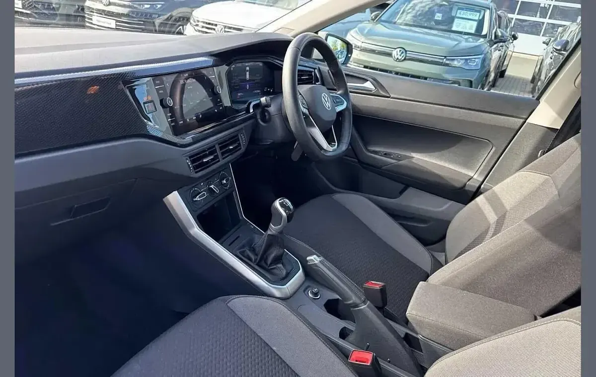 Usado VW Polo Life 80 CV (58 kW) 2024 Gris Utilitario