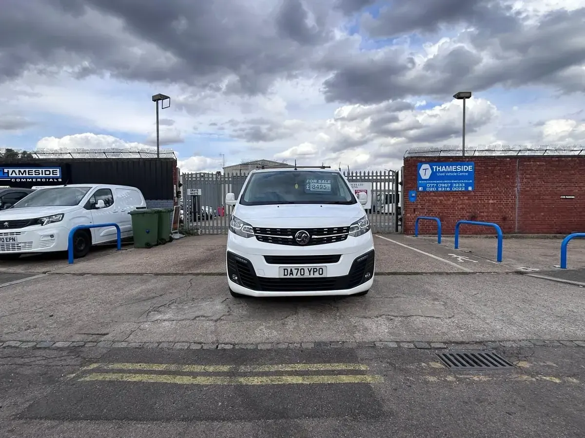 Used Vauxhall Vivaro Sportive 120 HP (88 kW) 2020 White MPV