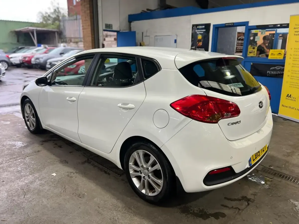 Używany Kia Ceed 2015 Biały Hatchback