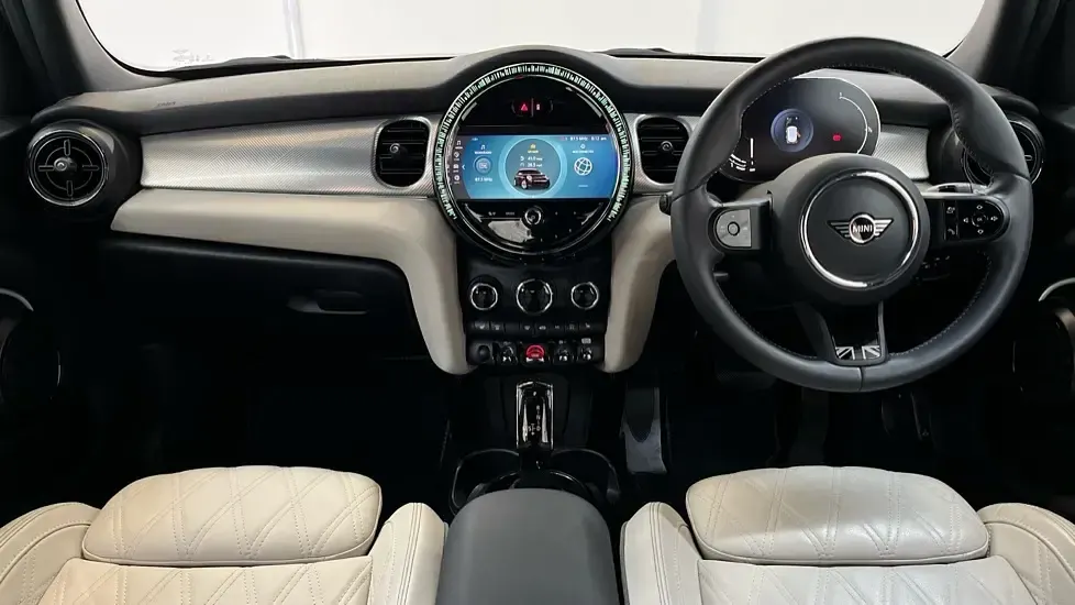 Usado Mini Cooper Exclusive 134 HP (98 kW) 2023 Preto Citadino
