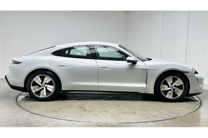 Used Porsche Taycan Performance Package 419 kW (571 HP) 2022 White Sedan