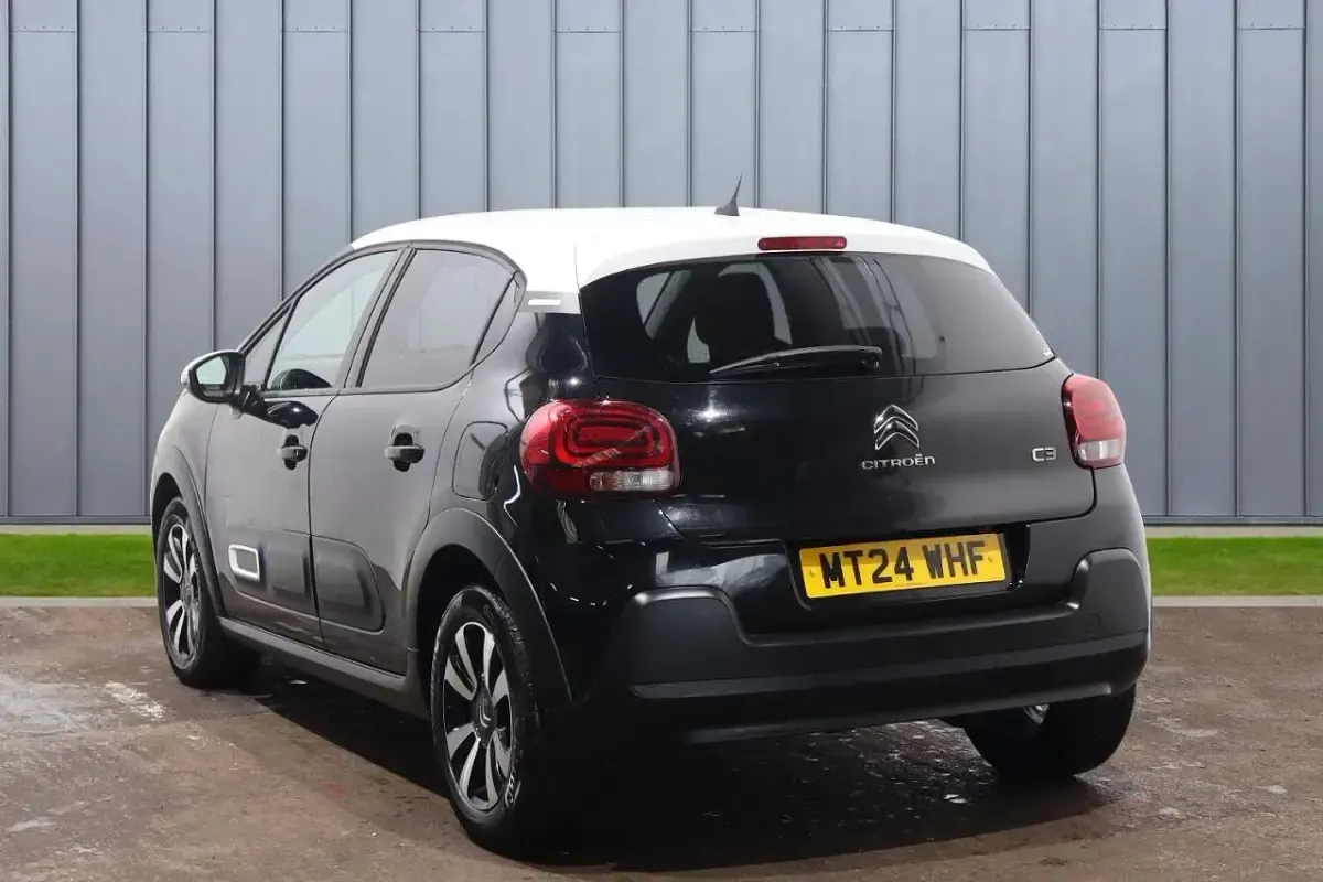 Używany Citroën C3 PureTech 82 KM (60 kW) 2024 Czarny Hatchback