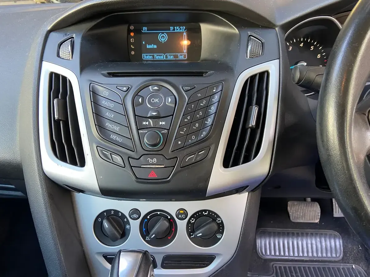 Used Ford Focus Zetec 125 HP (91 kW) 2013 Silver Estate