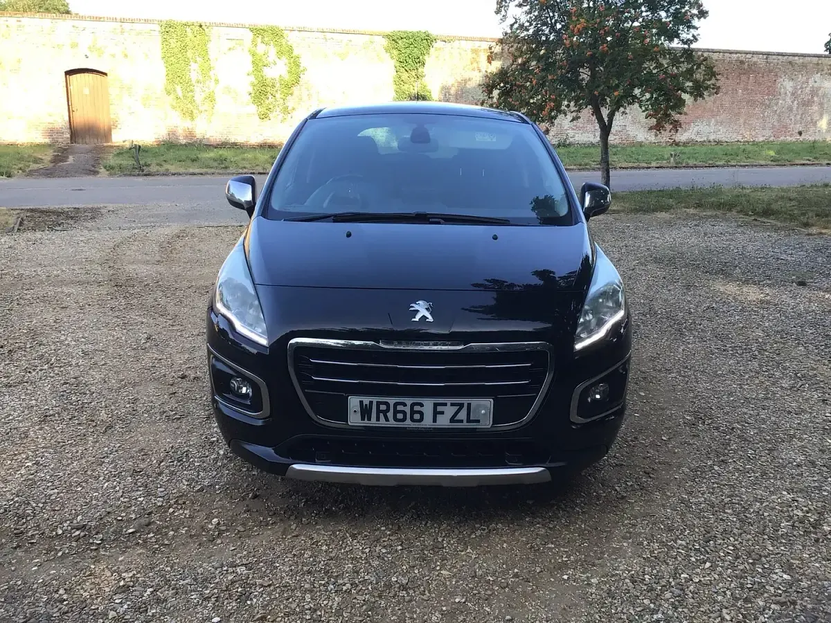 Used Peugeot 3008 Allure 120 HP (88 kW) 2016 Black Hatchback