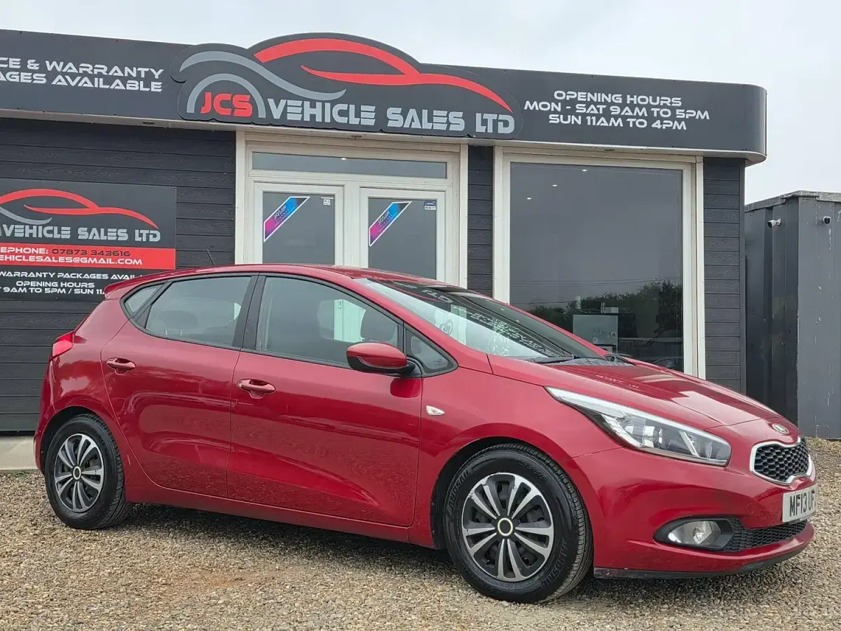 Used Kia Ceed 2013 Red Hatchback