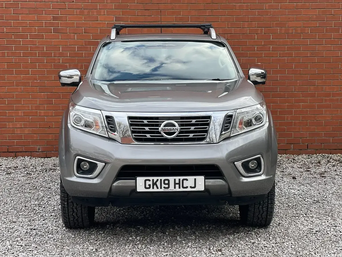 Used Nissan Navara Tekna 190 HP (139 kW) 2019 Grey Pickup