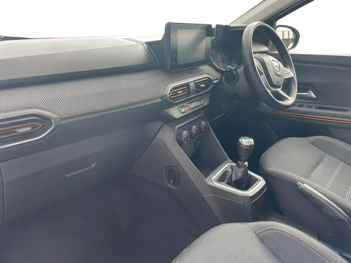 Used Dacia Sandero Comfort 91 HP (66 kW) 2021 White Hatchback