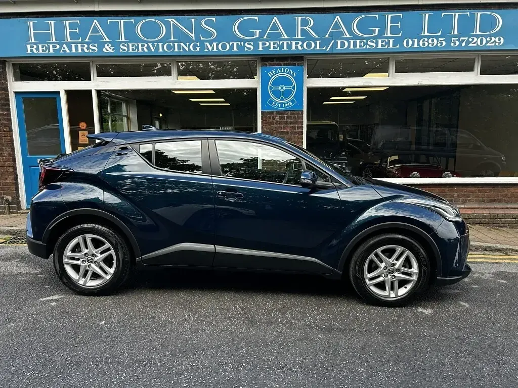 Used Toyota C-HR 122 HP (89 kW) 2023 Blue SUV