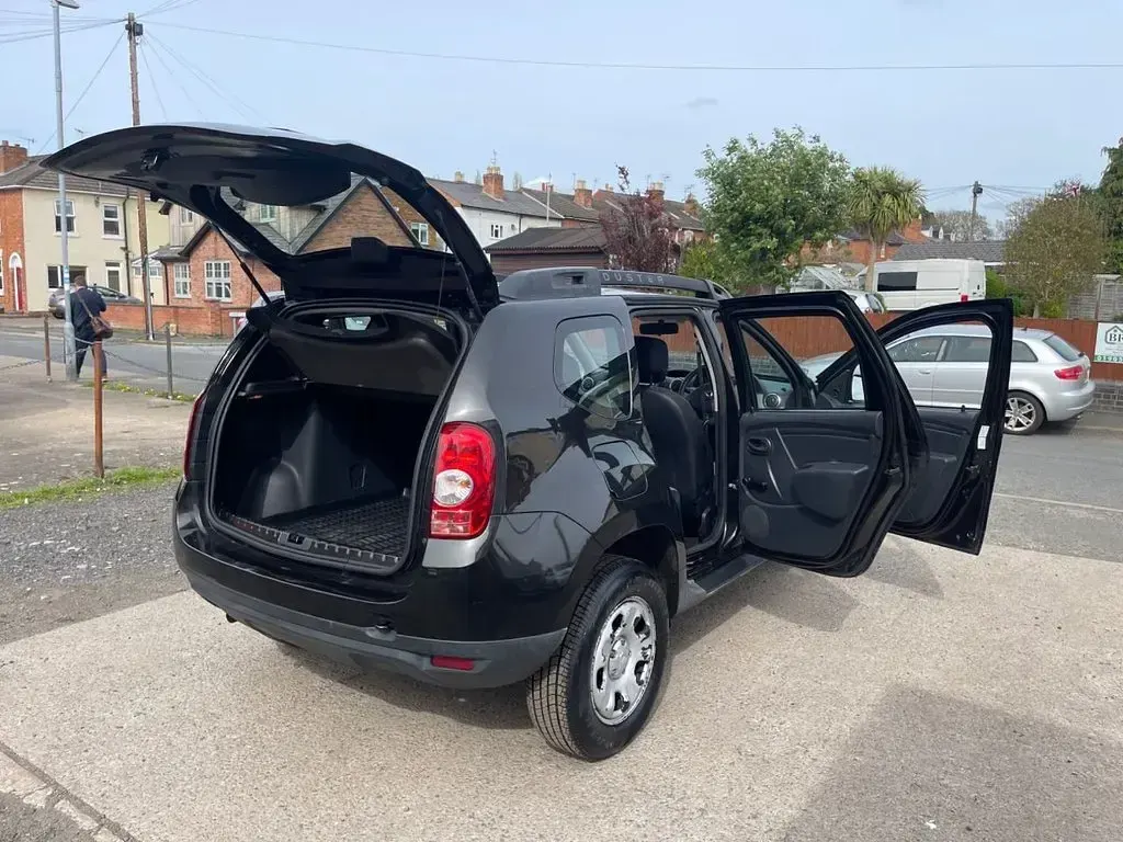 Used Dacia Duster Ambiance 110 HP (80 kW) 2015 Black SUV