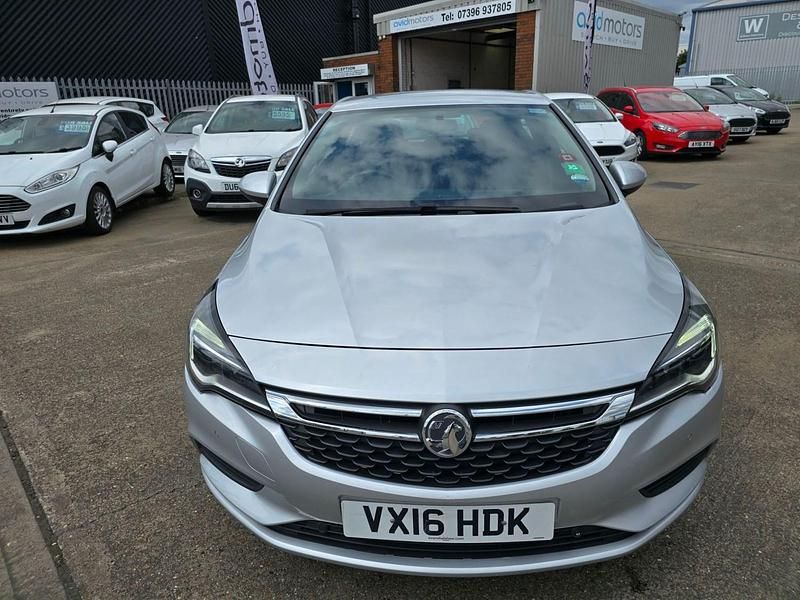 Used Vauxhall Astra 100 HP (73 kW) 2016 Silver Hatchback