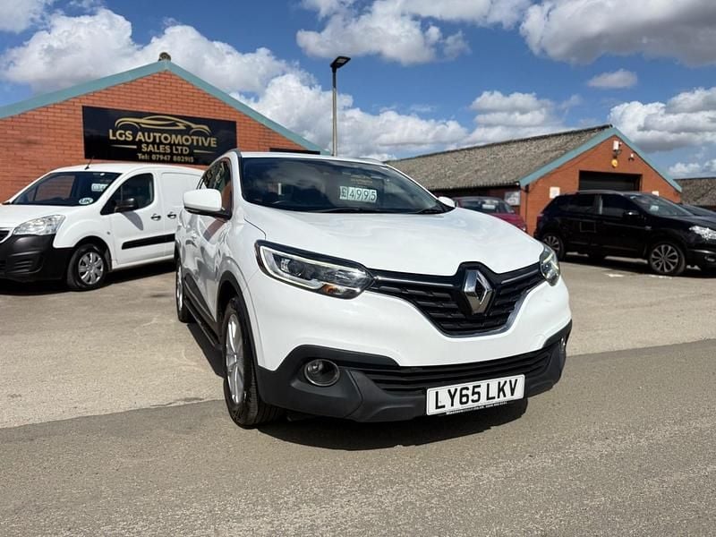 White Used 2016 Renault Kadjar Dynamique SUV | £4,995 (Good price) - Image 1/4