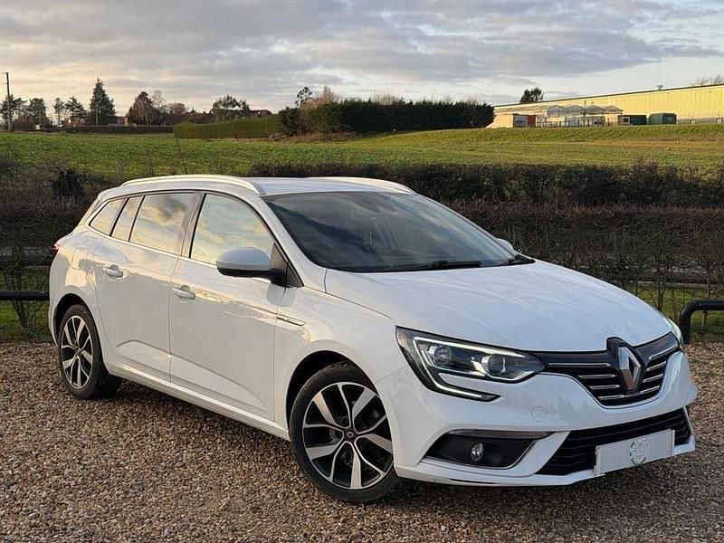 Used Renault Mégane GrandTour Iconic 115 HP (84 kW) 2019 White Estate