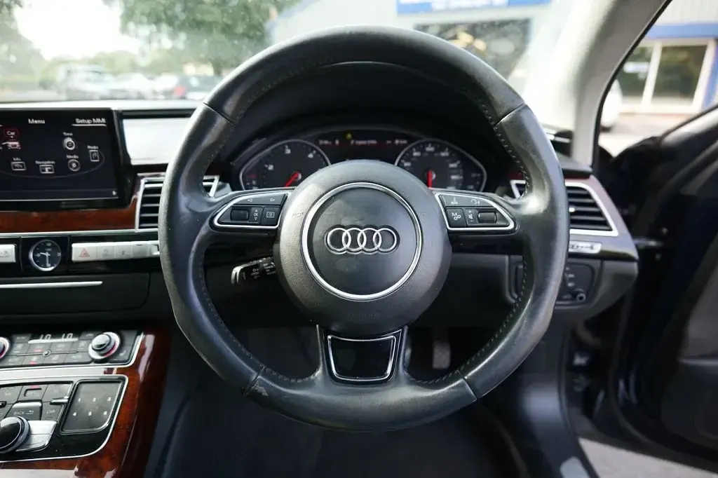 Used Audi A8 Comfort 250 HP (183 kW) 2013 Blue Sedan