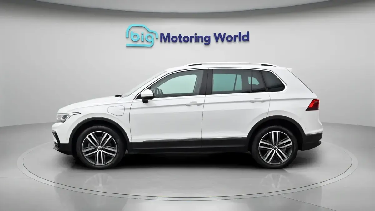 Used VW Tiguan Elegance 242 HP (177 kW) 2023 White SUV
