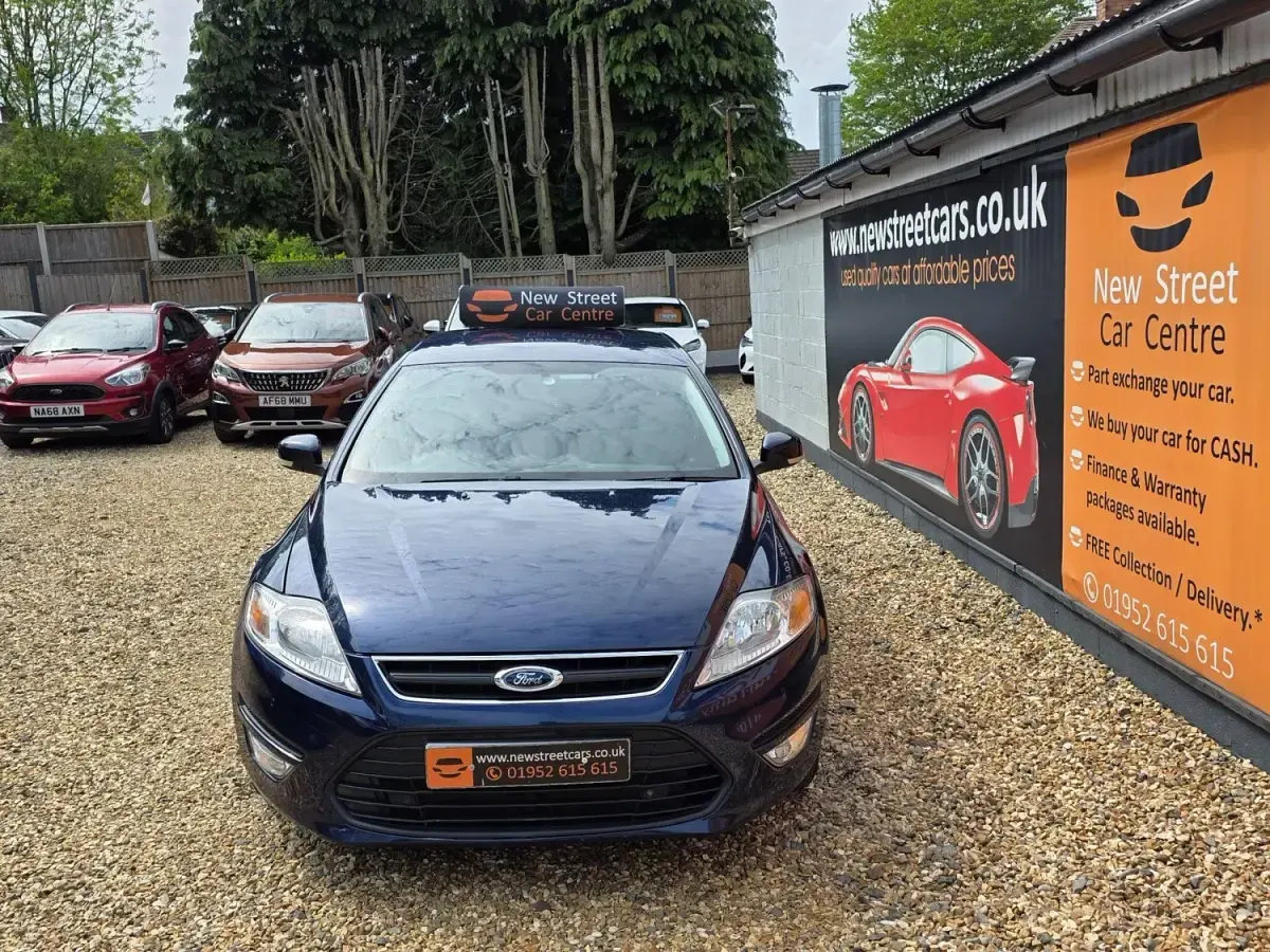 Begagnad Ford Mondeo Zetec 140 HK (102 kW) 2012 Blå Halvkombi