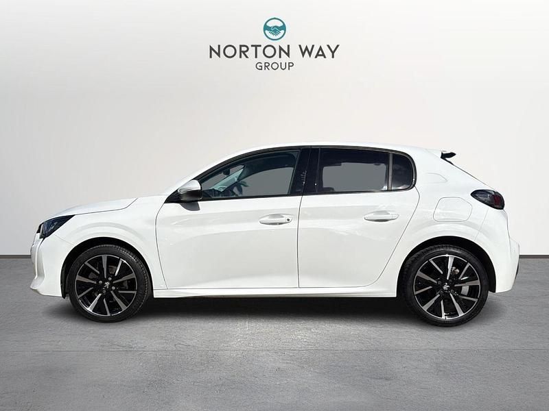 Used Peugeot 208 Allure Premium 99 HP (72 kW) 2021 White Hatchback