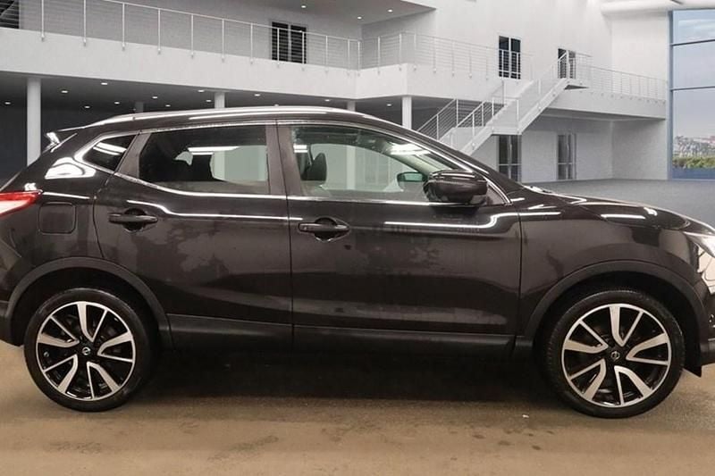 Used Nissan Qashqai Tekna 110 HP (80 kW) 2017 Black pearl SUV