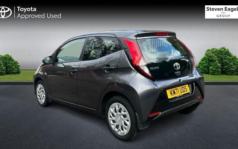 Used Toyota Aygo X-play 72 HP (52 kW) 2021 Hatchback