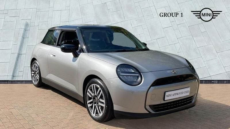 Silver Used 2024 Mini Cooper Classic Hatchback | £21,495 (Fair price) - Image 1/4