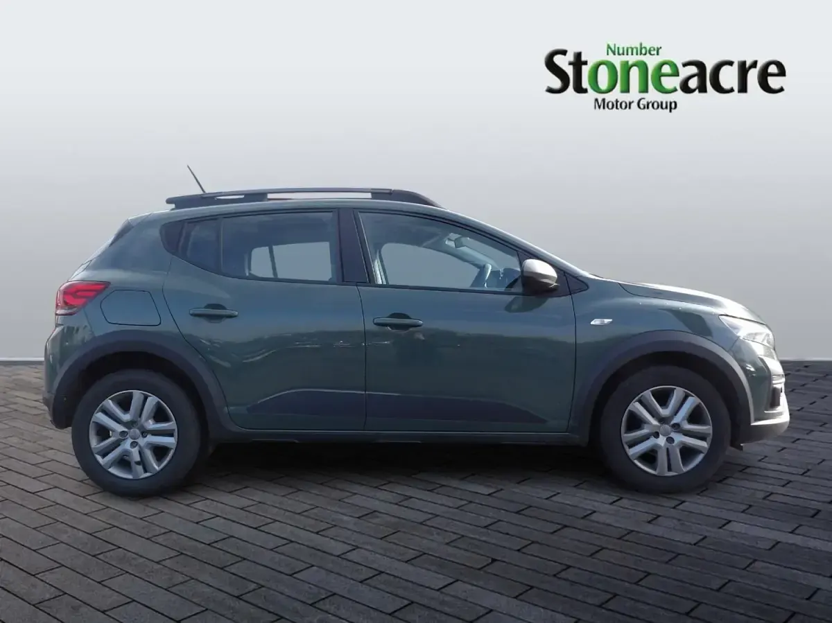 Usado Dacia Sandero Expression 100 HP (73 kW) 2023 Verde Citadino