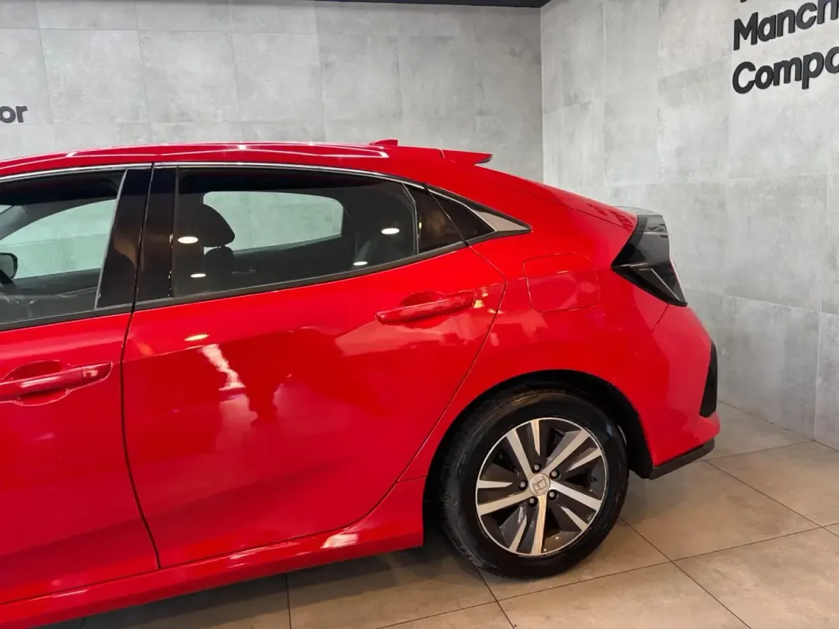 Używany Honda Civic SE 126 KM (92 kW) 2020 Czerwony Hatchback