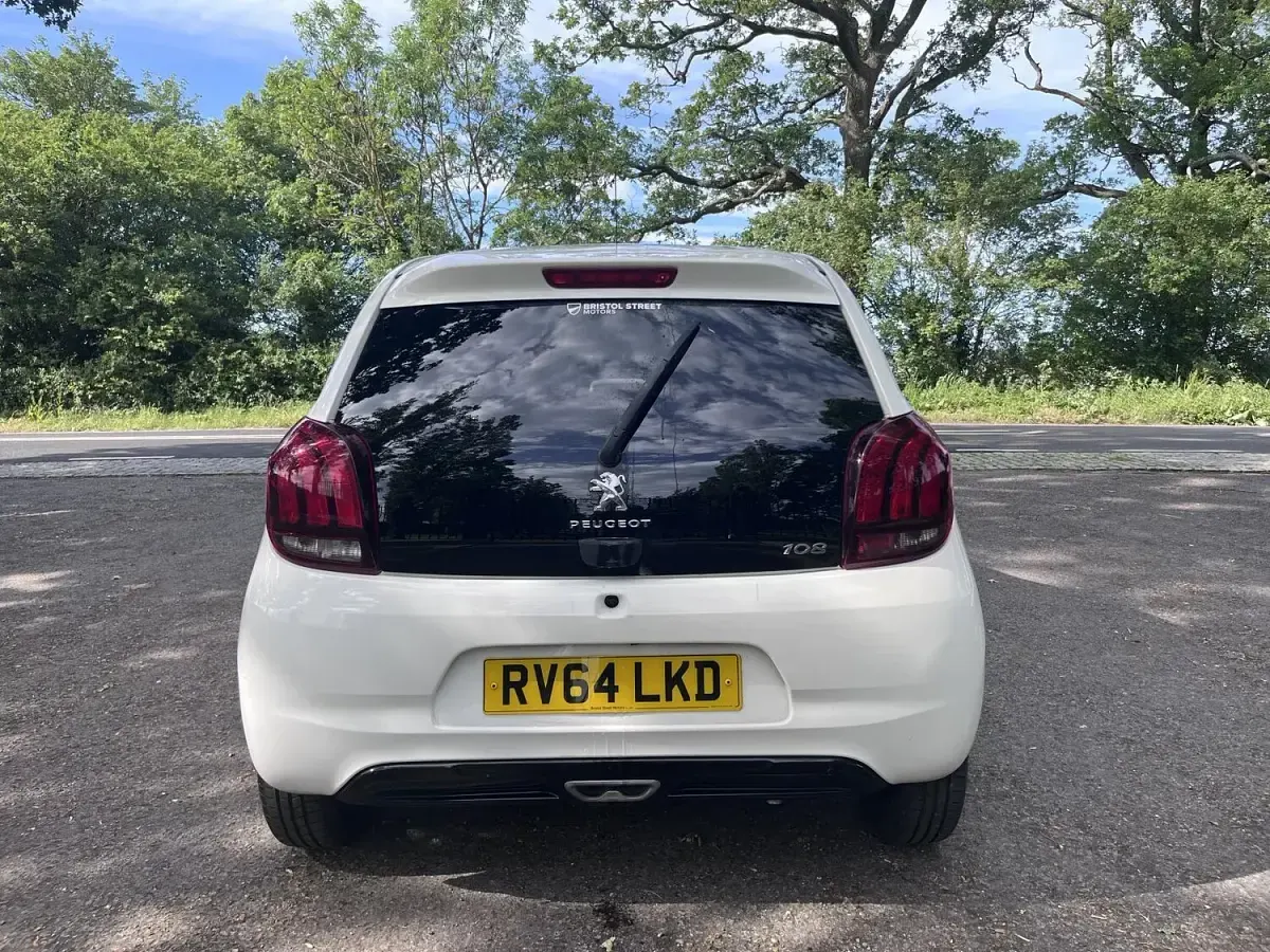 Used Peugeot 108 82 HP (60 kW) 2014 White Hatchback