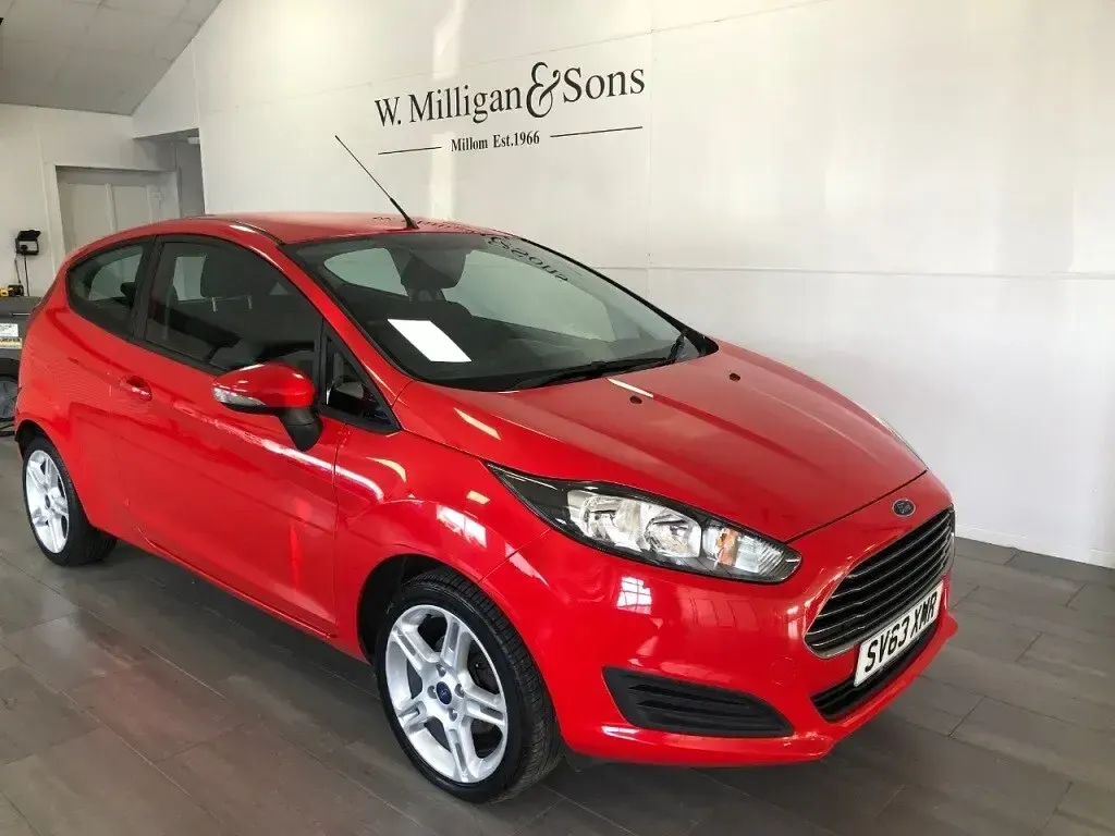 Used Ford Fiesta Style 82 HP (60 kW) 2013 Red Hatchback