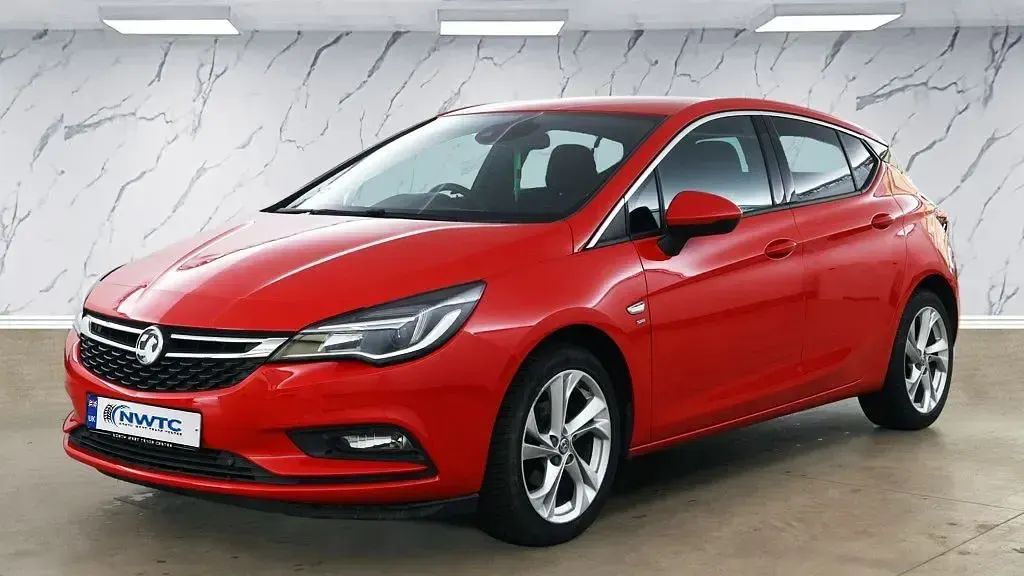 Used Vauxhall Astra SRi 105 HP (77 kW) 2016 Red Hatchback