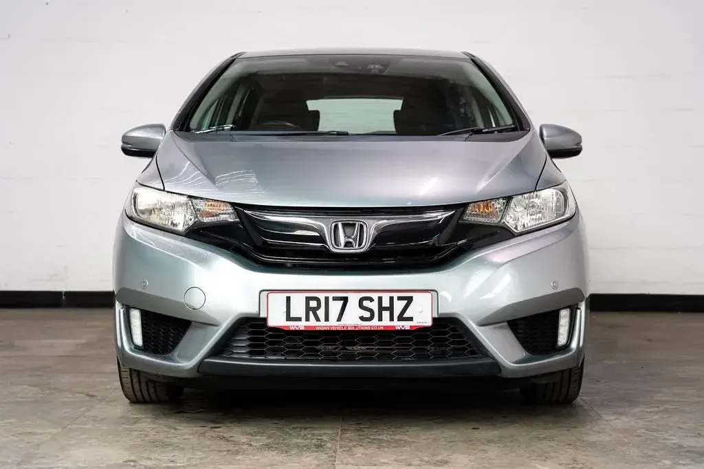 Used Honda Jazz SE 102 HP (75 kW) 2017 Silver Hatchback