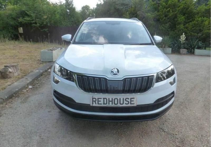 Used Skoda Karoq SE 115 HP (84 kW) 2018 White SUV