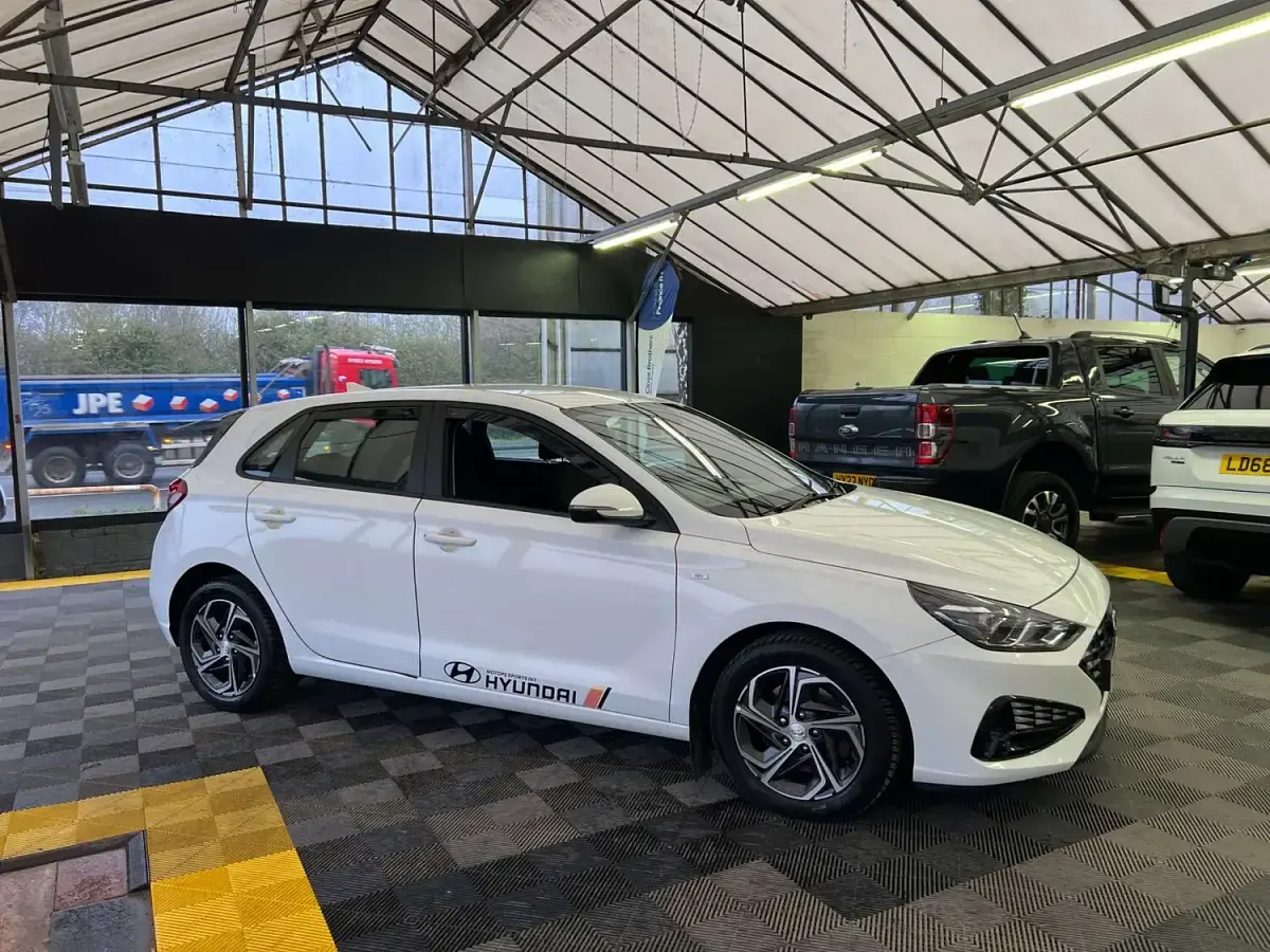 Used Hyundai i30 SE 120 HP (88 kW) 2021 White Hatchback