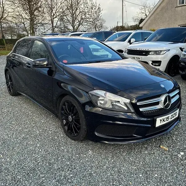 Käytetty Mercedes A200 AMG 134 HP (98 kW) 2015 Musta Viistoperä