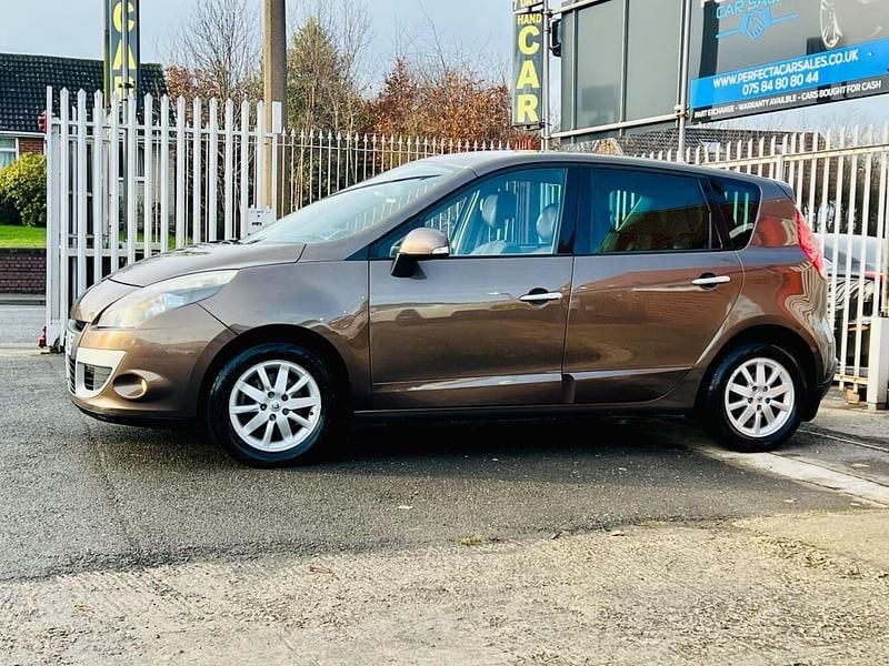 Bronze Used 2011 Renault Scénic III Privilege MPV | £2,850 (Fair price) - Image 1/4