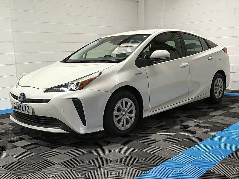 Used Toyota Prius Active 2025 White Hatchback