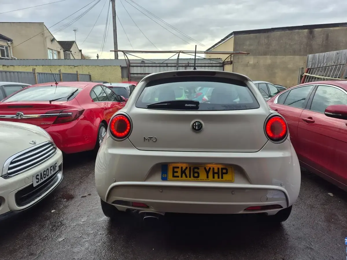 Used Alfa Romeo MiTo Progression 105 HP (77 kW) 2016 White Hatchback