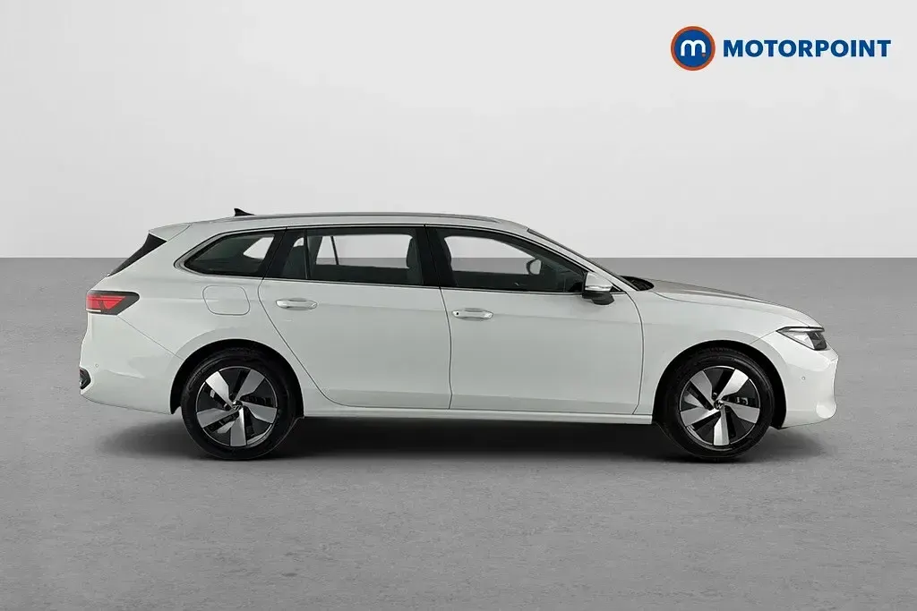 Used VW Passat Life 204 HP (150 kW) 2025 White Estate