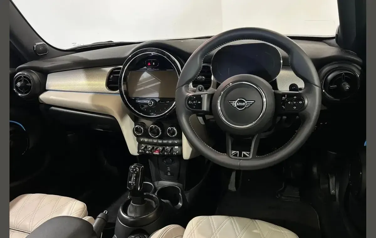 Usado Mini Cooper S Exclusive 176 HP (129 kW) 2023 Branco Citadino