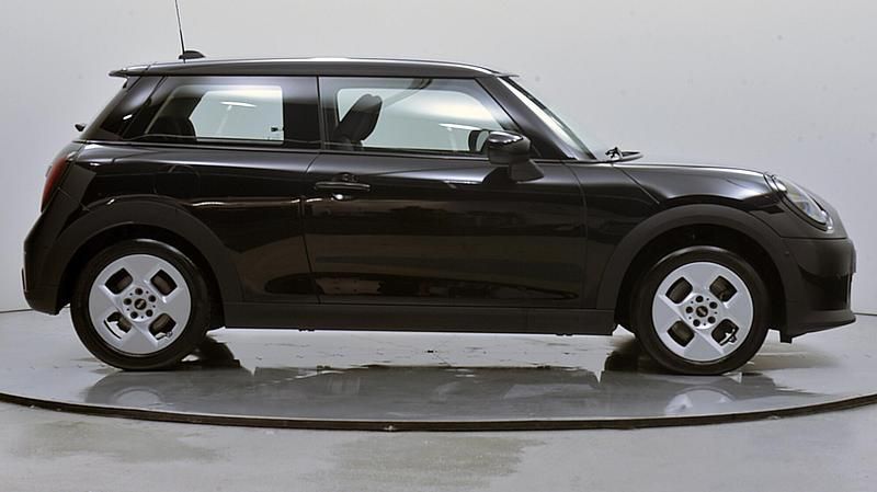 Used Mini Cooper Hatch 154 HP (113 kW) 2024 Black Hatchback