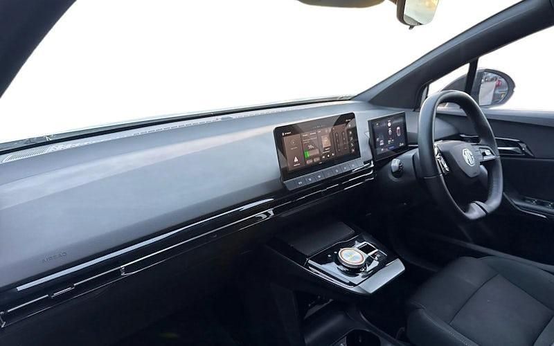 Used MG MG4 EV SE 125 kW (170 HP) 2023 White Hatchback