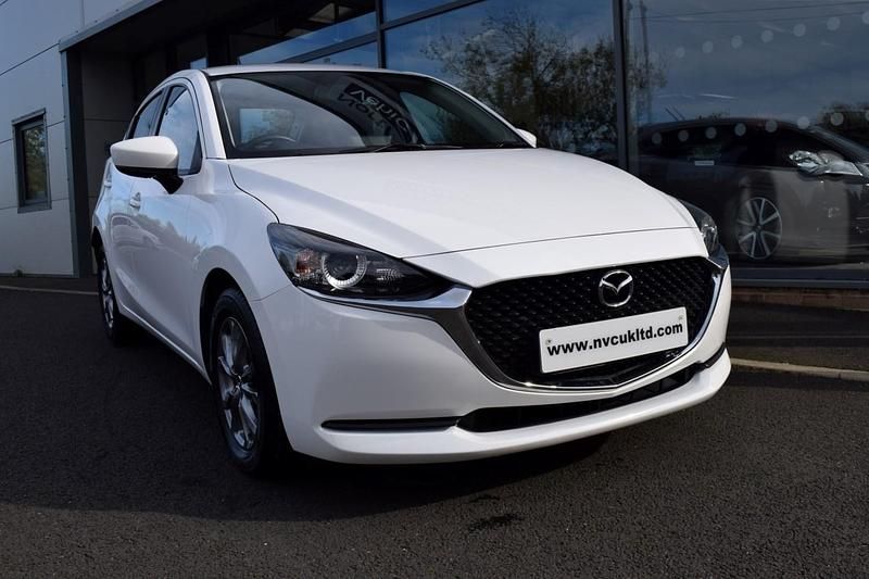 Begagnad Mazda 2 2022 Vit Halvkombi