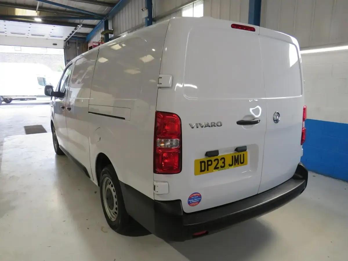 Used Vauxhall Vivaro 100 HP (73 kW) 2023 White MPV