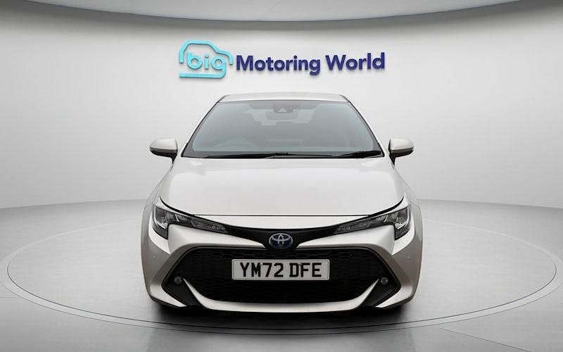 Used Toyota Corolla Design 122 HP (89 kW) 2022 Silver Hatchback