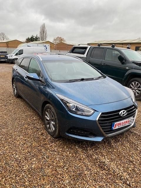 Blue Used 2016 Hyundai i40 SE Estate | £2,450 - Image 1/4
