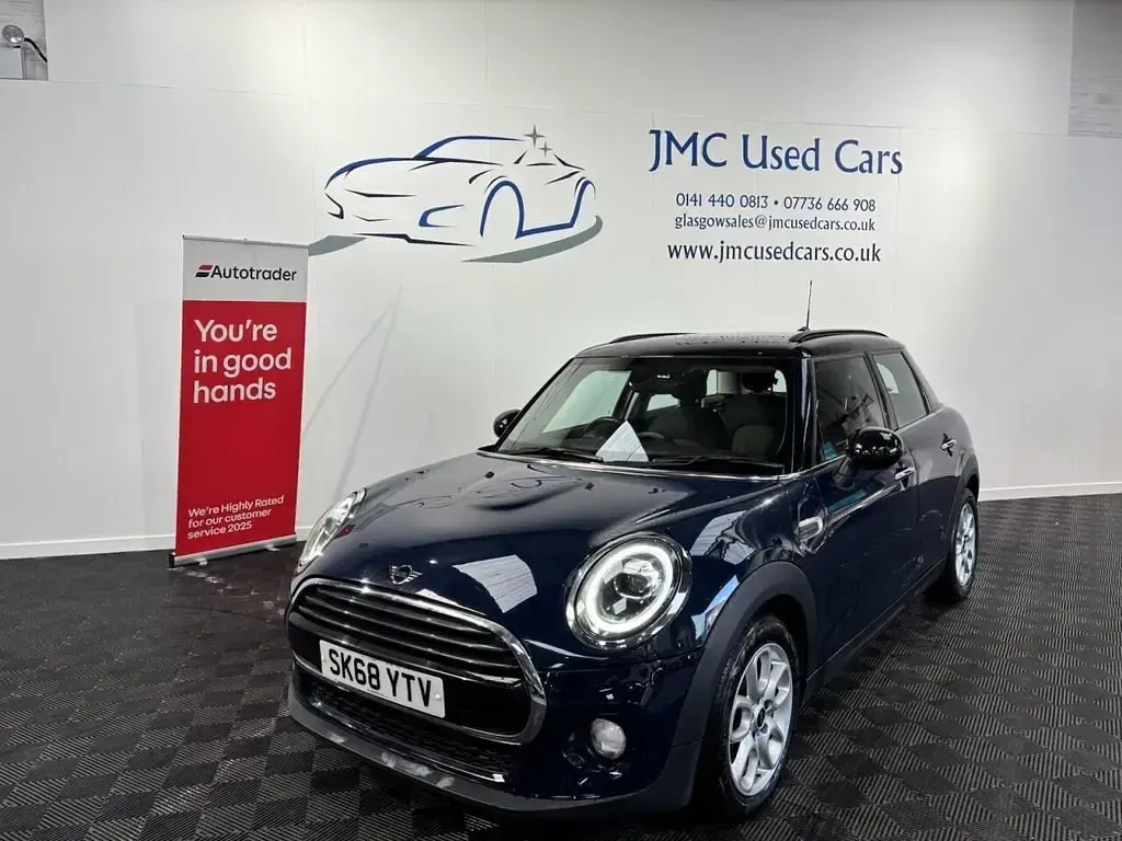 Usado Mini Cooper Hatch 136 CV (100 kW) 2018 Azul Utilitario