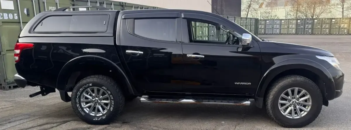Usado Mitsubishi L200 Warrior 178 HP (130 kW) 2016 Preto Pickup