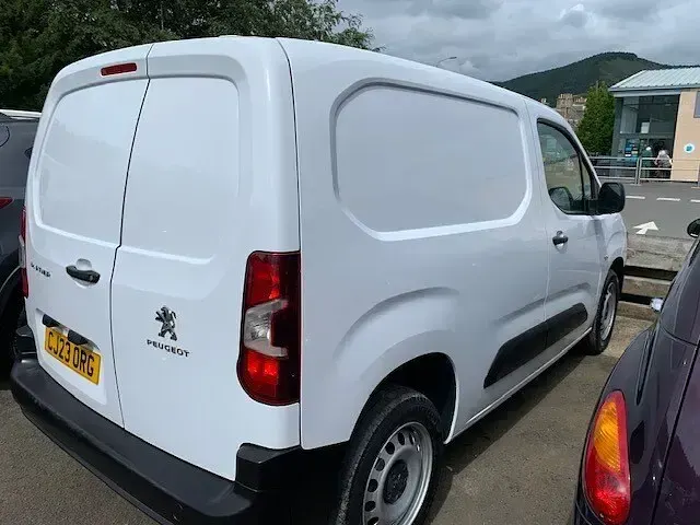 Used Peugeot Partner Premium 131 HP (96 kW) 2023 White MPV