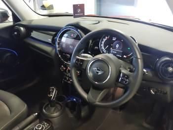 Used Mini Cooper Classic 136 HP (100 kW) 2021 Red Hatchback