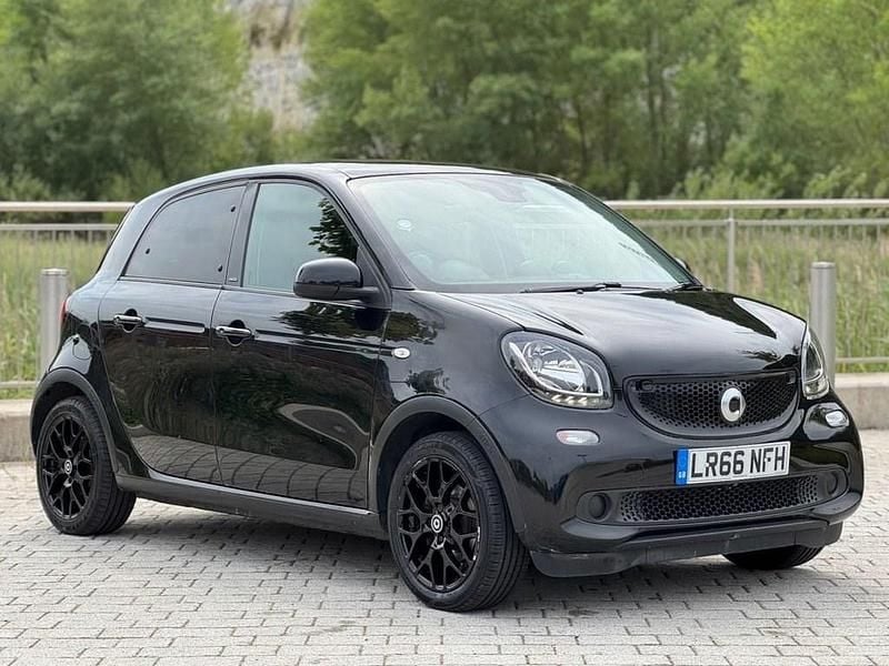 Black Used 2016 Smart ForFour Edition Black Hatchback | £6,490 (Fair price) - Image 1/4