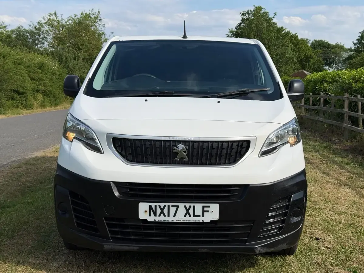 Used Peugeot Expert S 95 HP (69 kW) 2017 White Van